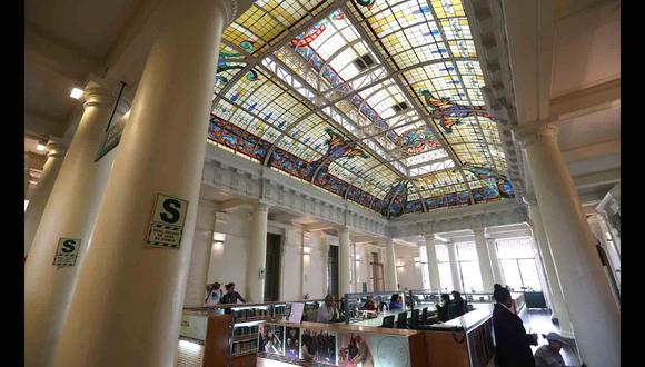 Lo que más impresiona de este lugar es la farola hecha con vitral art nouveau de motivos florales que ilumina el hall central.(Foto: GEC)
