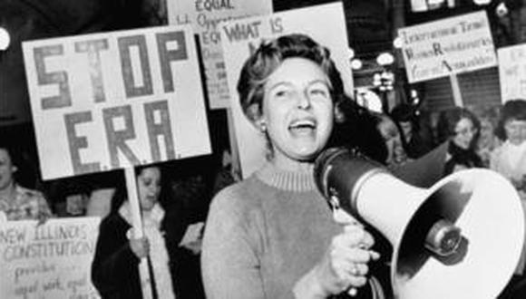 En 1976, Phyllis Schlafly lideró las protestas contra la ERA en Washington DC. (Bettmann Archive/Getty Images)