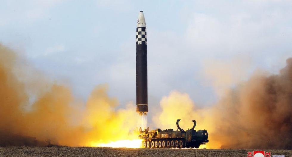 Imagen referencial. Un misil balístico intercontinental (ICBM) se lanza en esta foto sin fecha publicada el 19 de noviembre de 2022 por la Agencia Central de Noticias de Corea del Norte (KCNA).