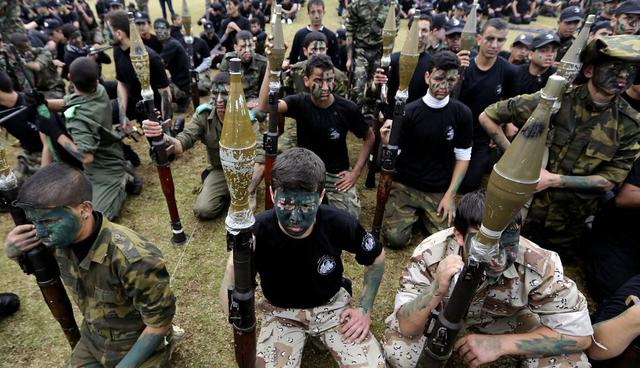 Hamás entrena a 13.000 adolescentes en el uso de armas - 1