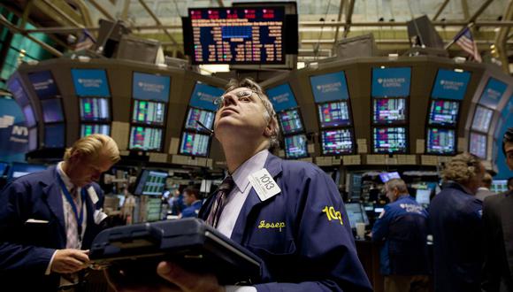 El índice Dow Jones en Wall Street perdía 0.69%, mienstras que el S&P retrocedía 0.49%.. (Foto: AP)