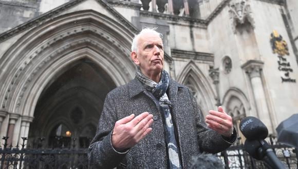 Steve Crawshaw de 'Freedom from Torture' habla frente al Tribunal Superior de Londres, Gran Bretaña, el 19 de diciembre de 2022. (Foto de EFE/EPA/NEIL HALL)