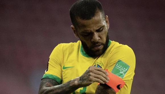 Tite ha defendido la convocatoria de Dani Alves con uñas y dientes. (Foto: AFP)