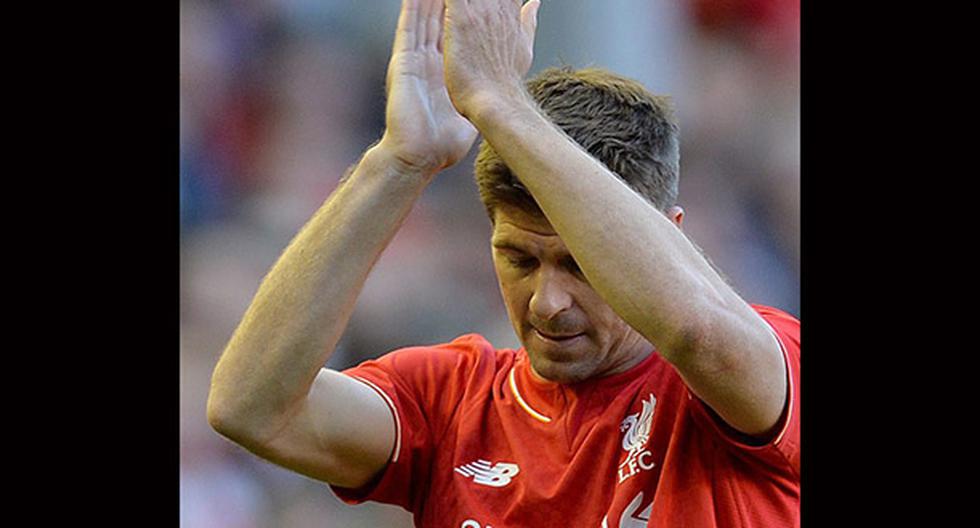 Steven Gerrard y sus palabras de despedida con el Liverpool en Anfield. (Foto: EFE)