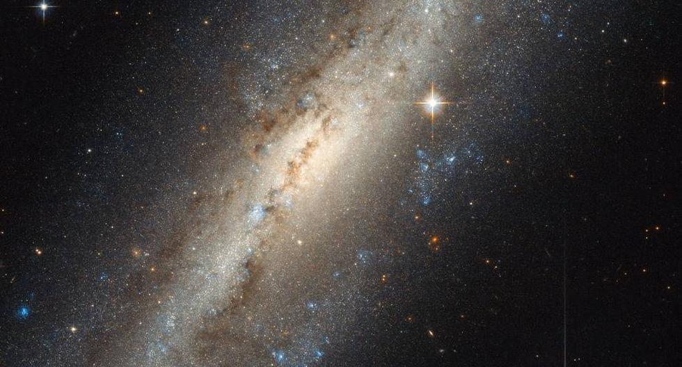 Una galaxia en la constelaci&oacute;n de Andr&oacute;meda. (Foto: NASA)