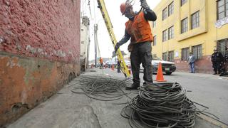 Cables bajo tierra, por Angus Laurie