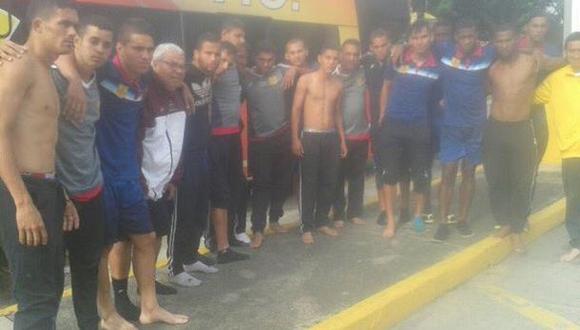 Descalzos y sin camisetas: asaltan autobús de equipo de fútbol