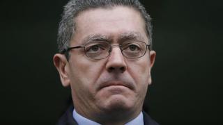Ministro español crítico del aborto renuncia a la política