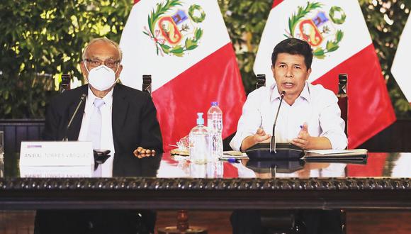 Aníbal Torres y Pedro Castillo en Palacio de Gobierno. Foto: Presidencia.