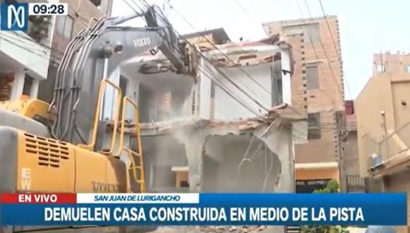 Casa que fue construida en medio de la pista fue demolida por la Municipalidad de San Juan de Lurigancho | Foto: Canal N