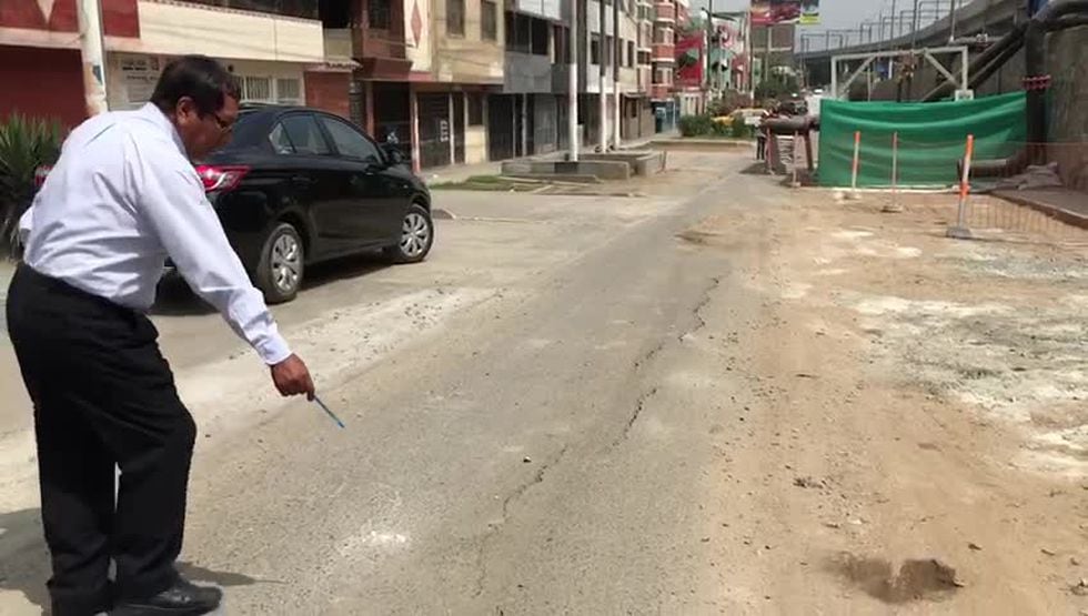 Continúan registrándose rajaduras y hundimientos en la avenida Próceres de la Independencia en San Juan de Lurigancho (Gladys Pereyra)