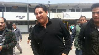 Carlos Burgos fue a votar pero evitó declarar ante la prensa