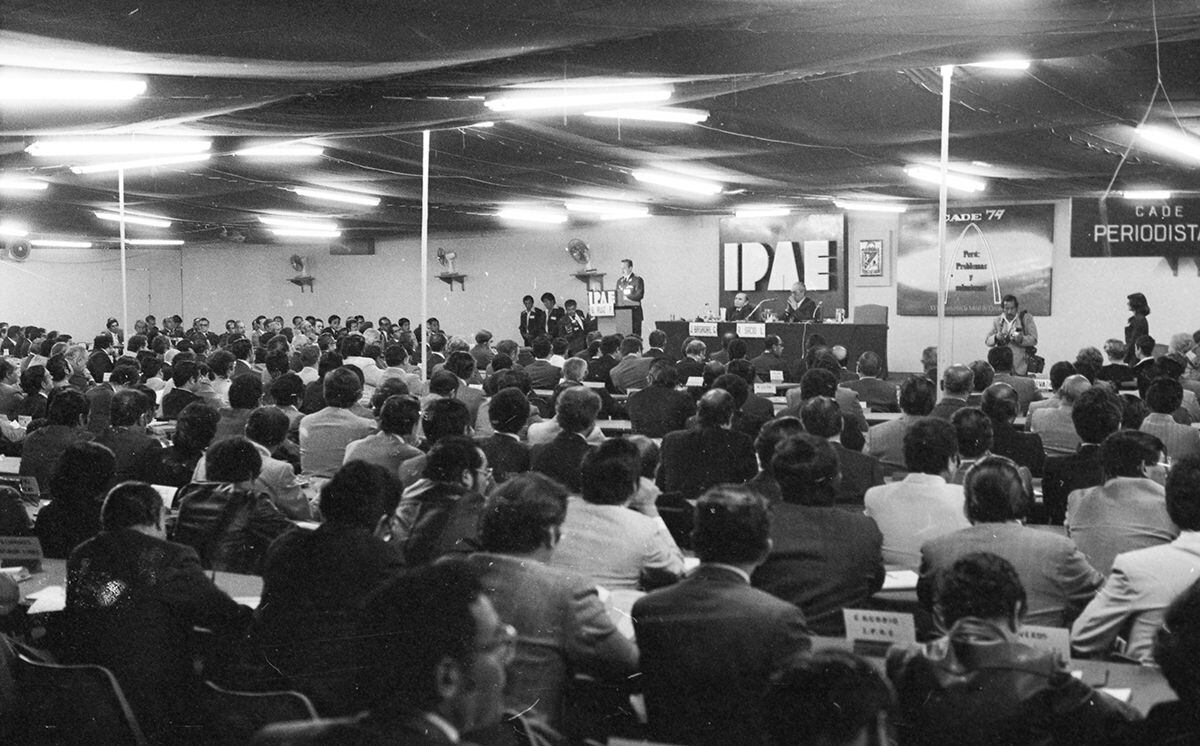 Tacna, 17 de noviembre de 1979. Ese año, aun en dictadura militar, la CADE se realizó en la ciudad heroica de Tacna, en el sur del Perú. (Foto: GEC Archivo Histórico / Darío Médico)

