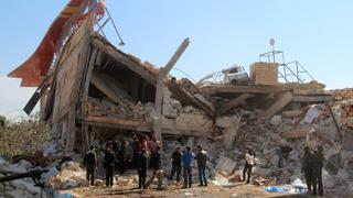 Mueren 50 en bombardeos de hospitales y escuelas en Siria