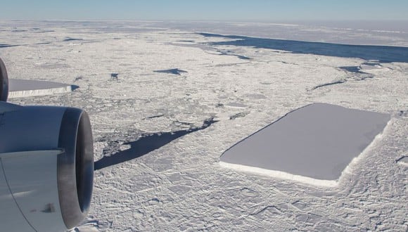 Un rectángulo casi perfecto hecho por la madre naturaleza en la Antártida. (Foto: NASA)