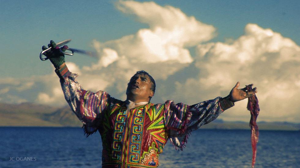 Damián De la Cruz es un danzante de tijeras reconocido en Huancavelica como en todo el Perú. Él decidió autodenominarse como ‘Ccarccaria’ cuyo significado es incestuoso en quechua. (Foto: Facebook/ Ccarccaria Damian)