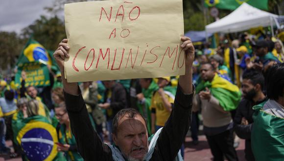 Un manifestante pro Jair Bolsonaro enojado por la victoria de Lula da Silva. AP