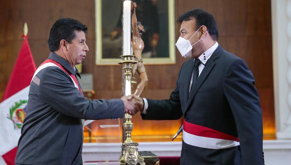 Pedro Castillo tomó juramento al nuevo ministro de Justicia, Félix Chero. (Foto Presidencia de la República)