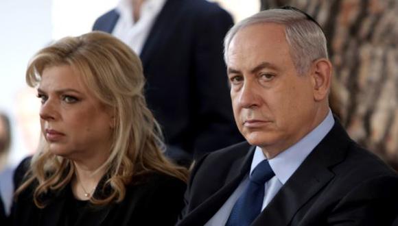 Sara Netanyahu (izq.) al lado de su esposo el primer ministro de Israel Benjamin Netanyahu (der.).  (Foto: AFP)
