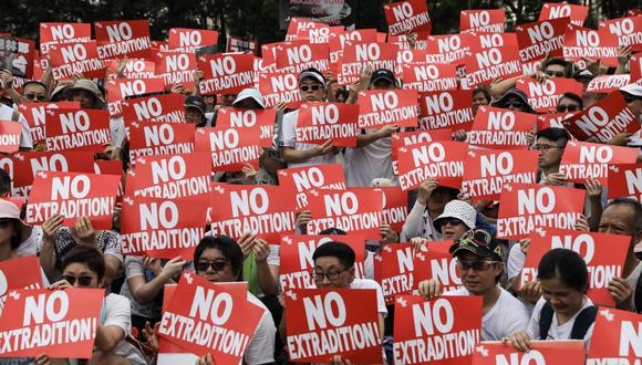 Personas protestan por un proyecto en el Consejo Legislativo que autorizaría las extradiciones hacia países como China continental con los que no existe un acuerdo en este tema.&nbsp;(Foto: AFP)