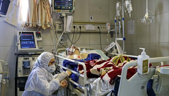 En casos graves, las personas con coronavirus necesitan respiración artificial. (Foto: KOOSHA MAHSHID FALAHI / MIZAN NEWS AGENCY / AFP)