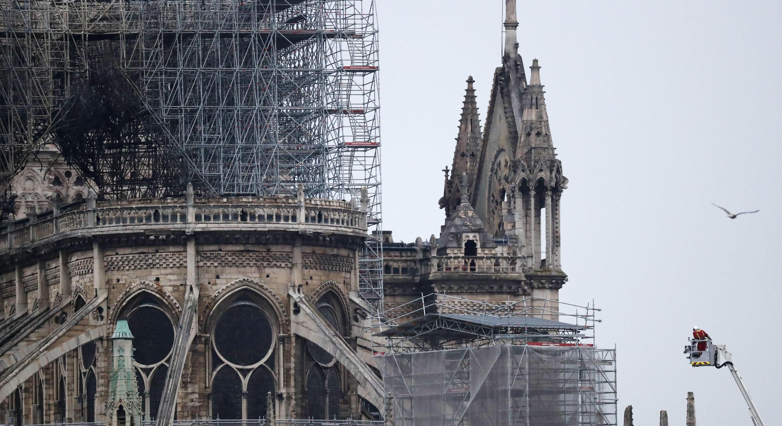 Incendio en la catedral de Notre Dame de París fue totalmente sofocado, anuncian los bomberos. (AFP).