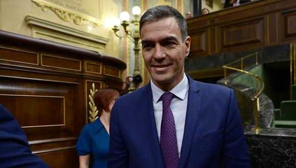 El primer ministro en funciones de España, Pedro Sánchez, llega a la cámara del Congreso de los Diputados para asistir a una segunda votación parlamentaria. (Foto de JAVIER SORIANO / AFP)
