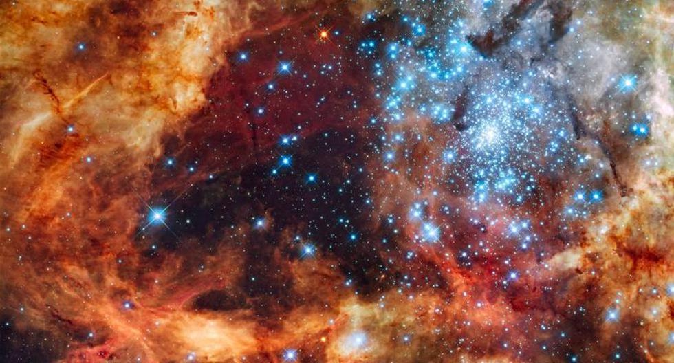 Este c&uacute;mulo de estrellas R136 solo tiene unos cuantos millones de a&ntilde;os y se encuentra en el Nebulosa 30 Doradus, una regi&oacute;n turbulenta donde nacen estrellas en la Gran Nube de Magallanes, una galaxia sat&eacute;lite de la V&iacute;a L&aacute;ctea. (Foto: NASA, ESA, and F. Paresce (INAF-IASF, Bologna, Italy), R. O&#039;Connell (University of Virginia, Charlottesville), and the Wide Field Camera 3 Science Oversight Committee)