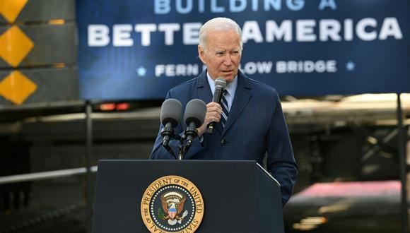 El presidente de los Estados Unidos, Joe Biden, habla sobre la reconstrucción de la infraestructura de la nación en el puente Fern Hallow en Pittsburgh, Pensilvania, el 20 de octubre de 2022. (Foto de MANDEL NGAN / AFP)