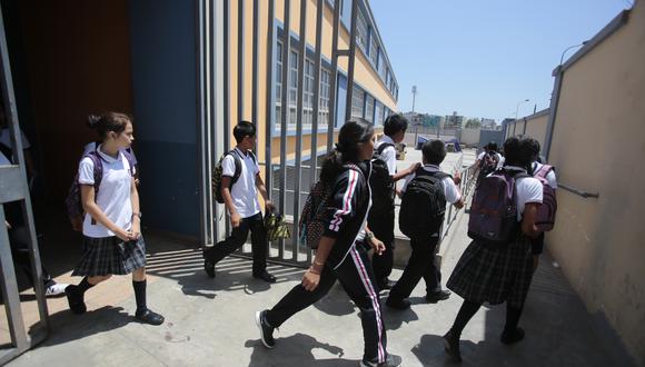 La medida se toma a fin de "garantizar&nbsp; el correcto servicio" de los colegios tras el corte de agua por tres días. (Foto: Hugo Pérez)
