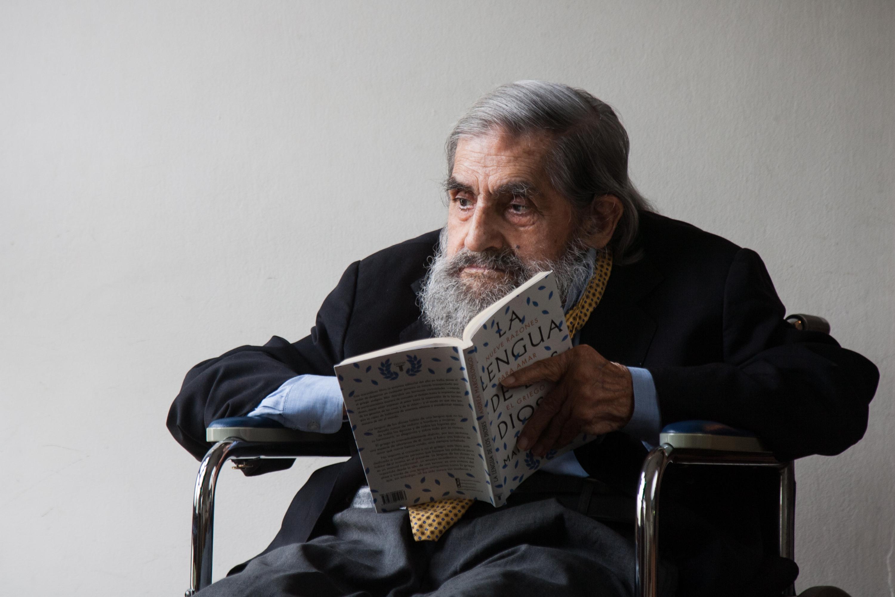 Una de las últimas fotografías del poeta, de hace unos meses. El pasado 14 de mayo, Ruiz Rosas cumplió 90 años. (Foto: Eduardo Cavero / El Comercio)