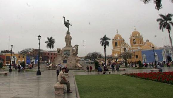 Sujeto armado irrumpió en palacio municipal de Trujillo