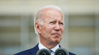 Biden llama a enfrentar el “odio” tras tiroteo racista en un supermercado de Buffalo que dejó 10 muertos