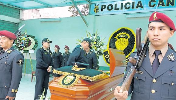 Los restos del jefe de la Unidad Canina de la Policía Nacional del Perú fueron velados en la sede de esa institución, en el Rímac.  (Foto: Miguel Bellido / El Comercio)