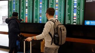 Estados Unidos cancela cientos de vuelos por tercer día consecutivo debido a ómicron