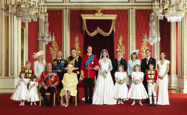 Archie, presentado a la prensa el miércoles con solo dos días de edad, es el séptimo en la línea de sucesión al trono británico que ocupa su bisabuela Isabel II. (AFP).