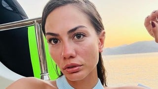 Amigos, playa y un barco: las vacaciones de Demet Özdemir y Oğuzhan Koç antes de su boda