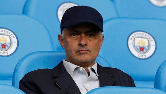 José Mourinho volvió a sacar una justificación por el liderato casi inalcanzable del Manchester City. El estratega del Manchester United culpó el poder adquisitivo de los 'sky blue'. (Foto: Reuters)