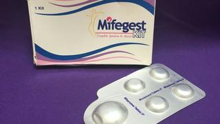 Gobierno de Estados Unidos avisa a las farmacias que deben ofrecer píldoras abortivas