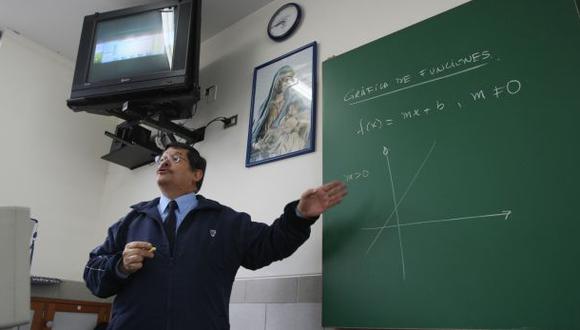 Más de 76 mil peruanos estudian para ser profesores