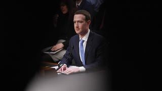 Zuckerberg desliza posibilidad de un Facebook con costo