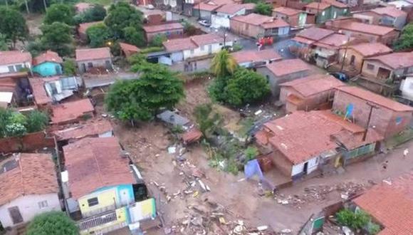 Una laguna se desborda, inunda barrio y deja al menos dos muertos en Brasil. Foto: Captura de video