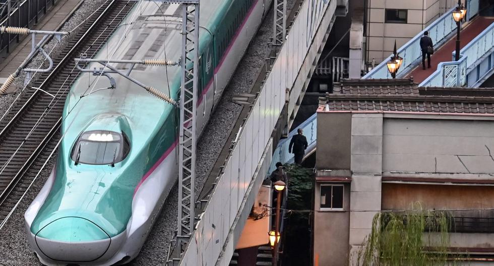 Japan: train conductor is just a minute late and half a dollar is deducted from his salary