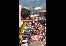 Multitud viola cuarentena en Colombia para sepultar a presunto jefe criminal | VIDEOS