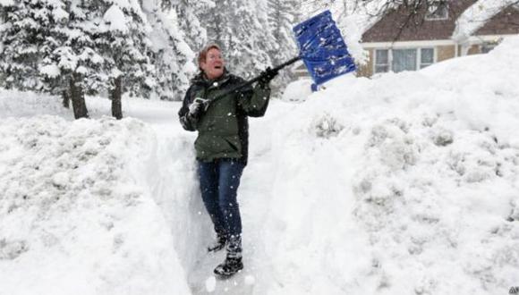 EE.UU.: ¿Por qué mueren tantas personas removiendo nieve?