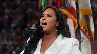 Demi Lovato cumple ‘el sueño de su vida’ cantando el himno nacional en el Super Bowl y Twitter se lo recuerda