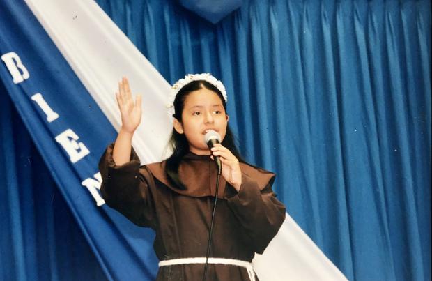 Sara Sedano canta desde los siete años. En la foto tiene 10 años. Está por presentarse como solista para la actuación del Día del Padre del colegio Señor de la Misericordia. (Foto: Archivo Personal)