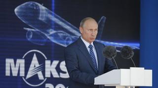 Salón aeroespacial MAKS: Putin anima a comprar armamento ruso