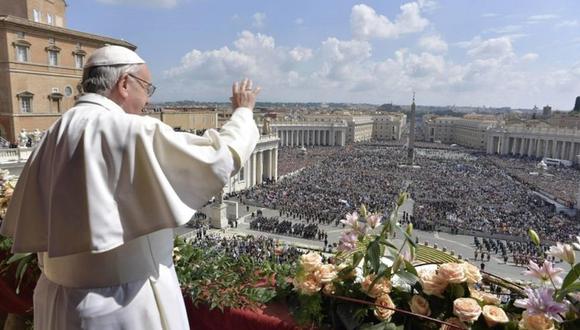 El papa Francisco ante miles de fieles en la plaza de San Pedro. (Foto: AP)