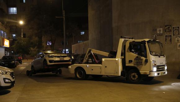 En una visita al depósito vehicular, este Diario observó que solo en los primeros 20 minutos, llegaron 10 autos y camionetas remolcados por alguna grúa (Foto: Hugo Pérez / GEC)